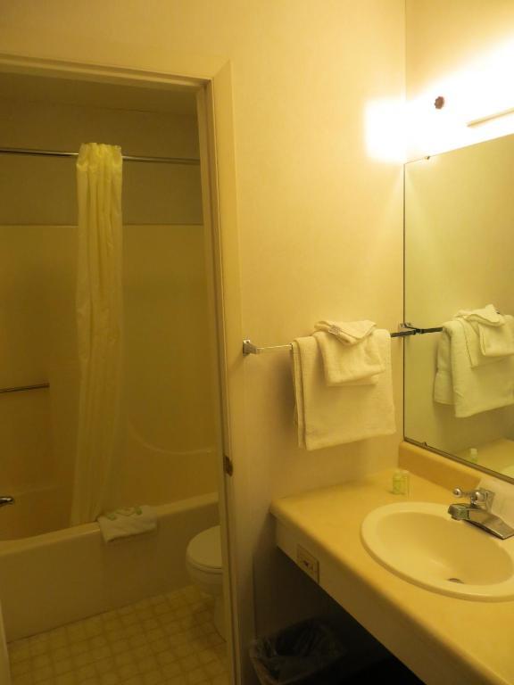 Waterfront Inn Mackinaw City Szoba fotó